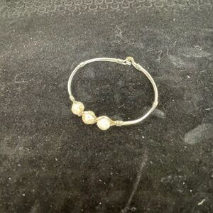 Ronaldo Elegant Gold and Silver wirebangle bracelet,three pearls.